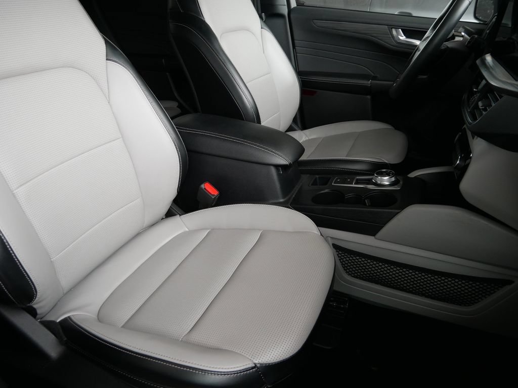 Certified 2023 Ford Escape Platinum AWD/4WD image 11