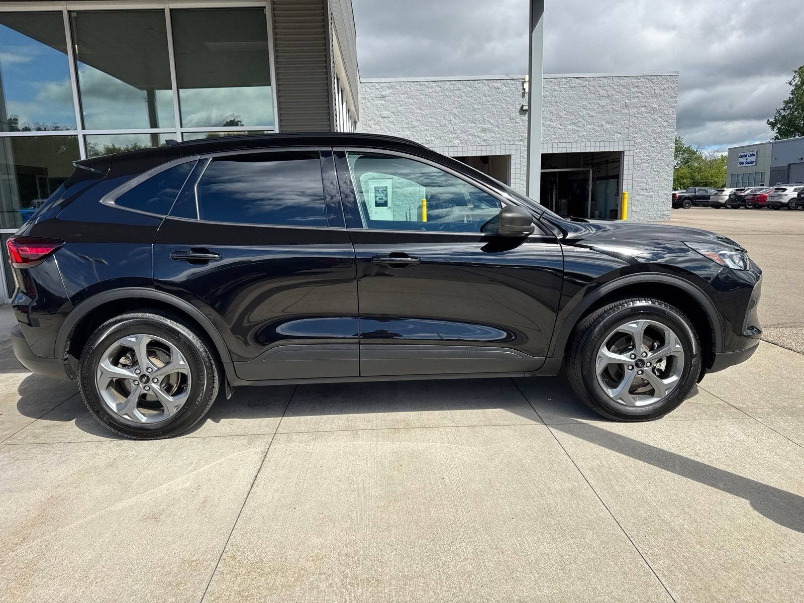 Certified 2025 Ford Escape ST-Line w/ Tech Pack #1 AWD/4WD image 9
