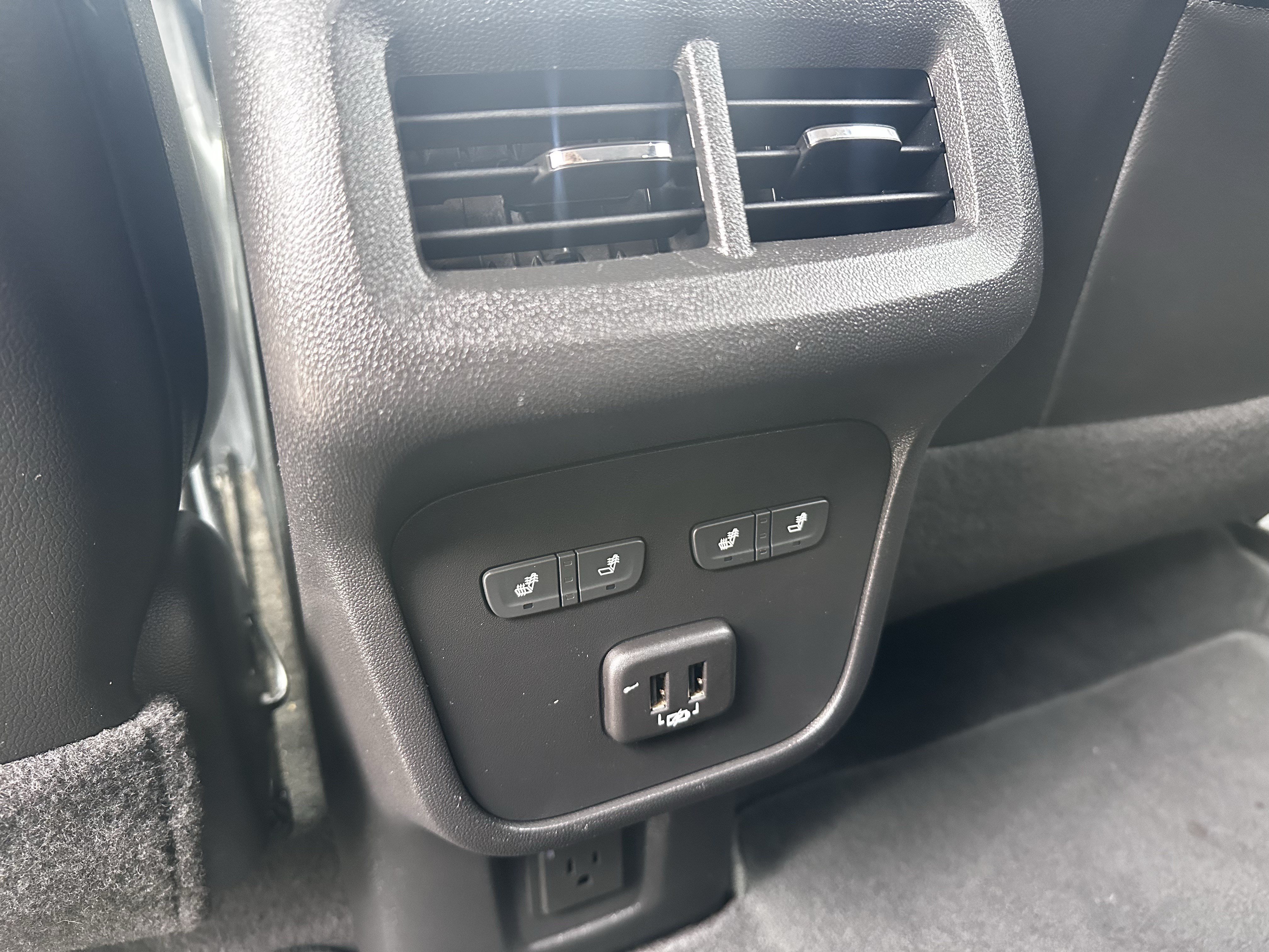 Used 2021 Chevrolet Equinox Premier AWD/4WD image 24