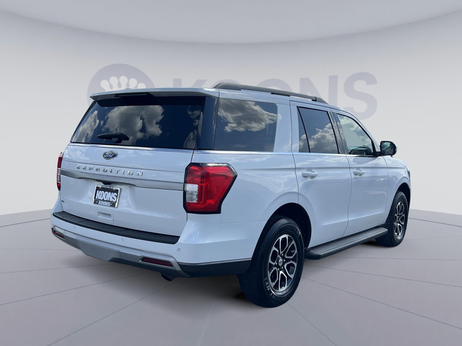 Certified 2024 Ford Expedition XLT image 5