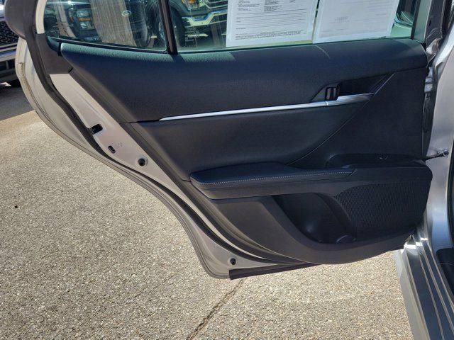 Used 2020 Toyota Camry XSE FWD image 13