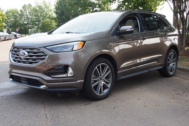Certified 2019 Ford Edge Titanium w/ Equipment Group 301A AWD/4WD image 3