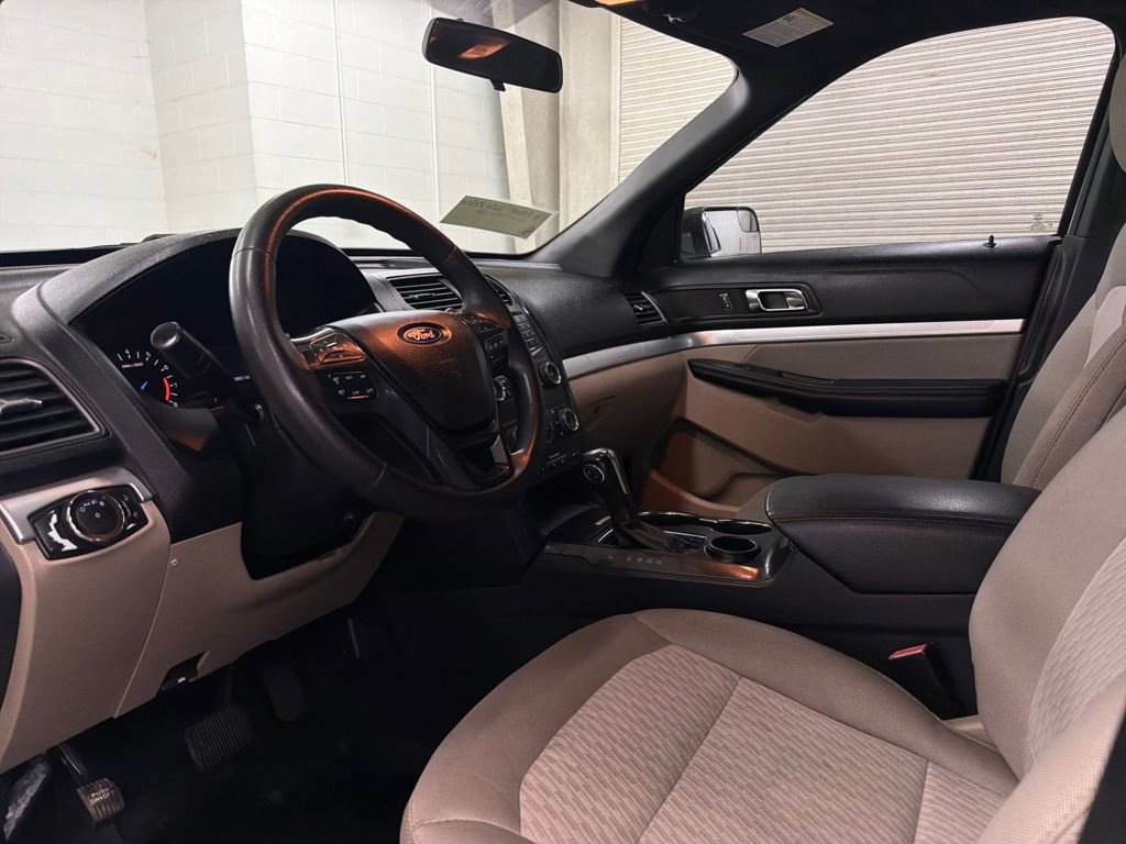 Certified 2019 Ford Explorer FWD image 11