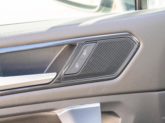 Used 2023 Volkswagen Tiguan SE w/ Panoramic Sunroof Package image 15