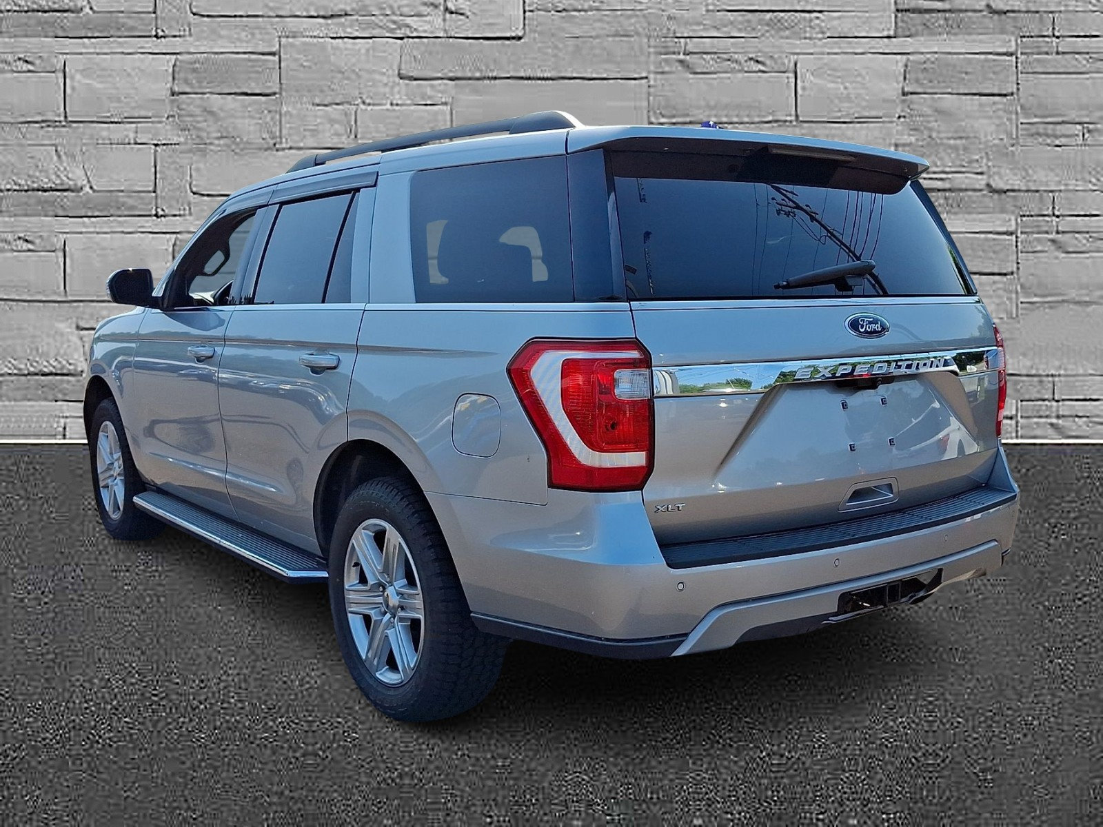 Certified 2020 Ford Expedition XLT w/ Equipment Group 202A AWD/4WD image 8