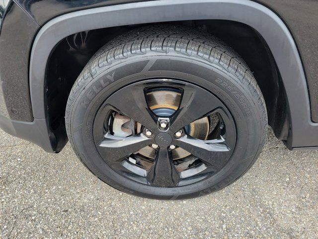 Used 2017 Jeep Cherokee High Altitude w/ Technology Group image 8