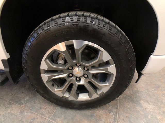 Used 2024 Chevrolet Silverado 1500 High Country w/ Technology Package image 9