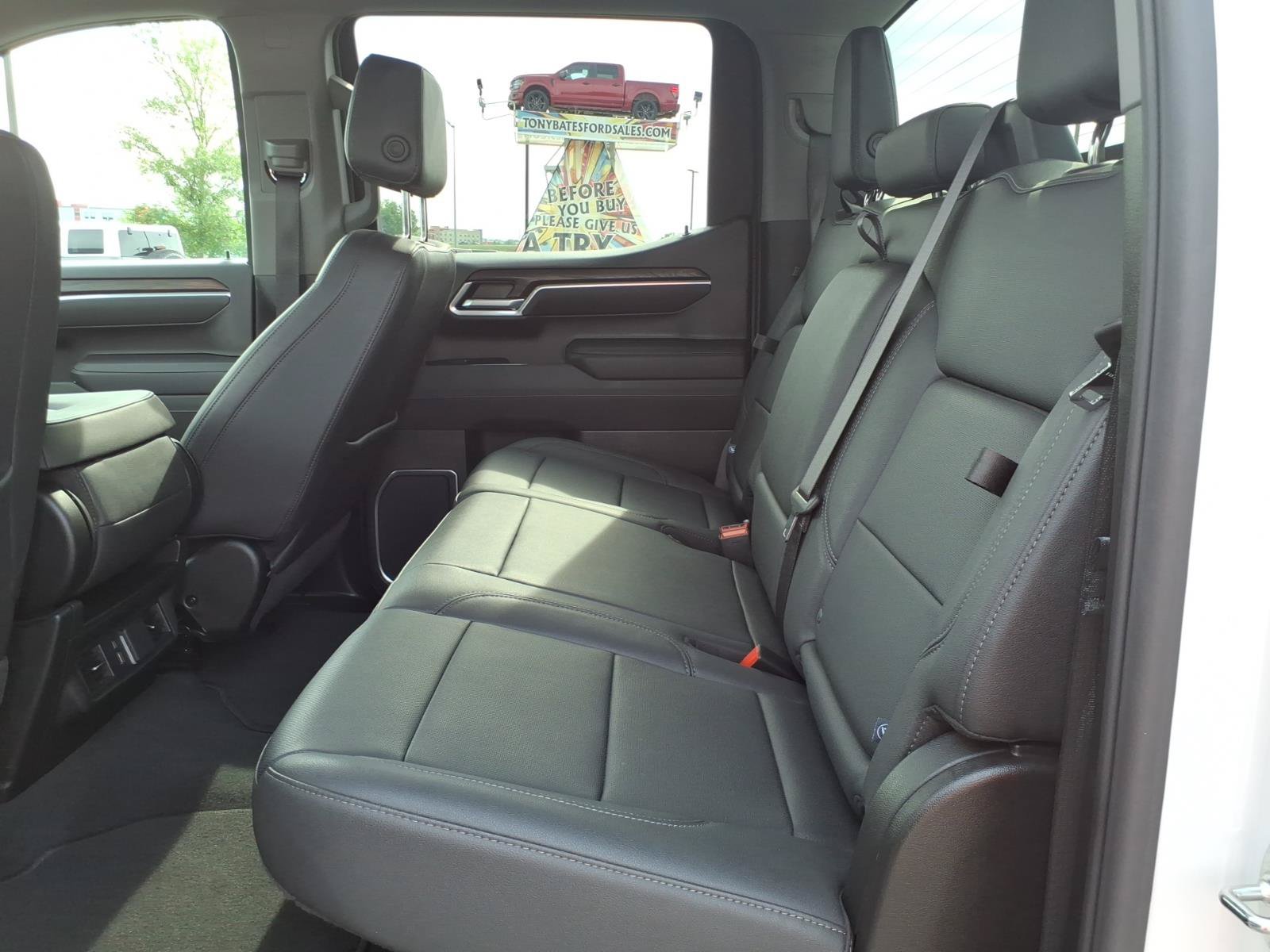 Used 2025 GMC Sierra 1500 SLT AWD/4WD image 13