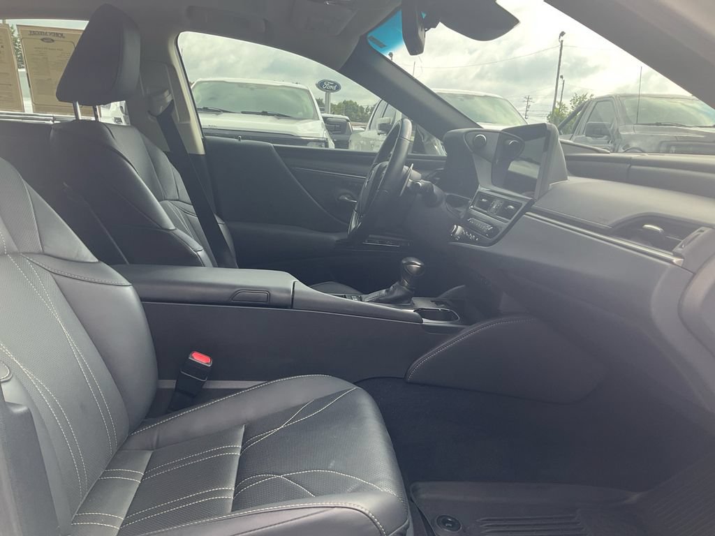 Used 2024 Lexus ES 300h w/ Technology Package FWD image 12
