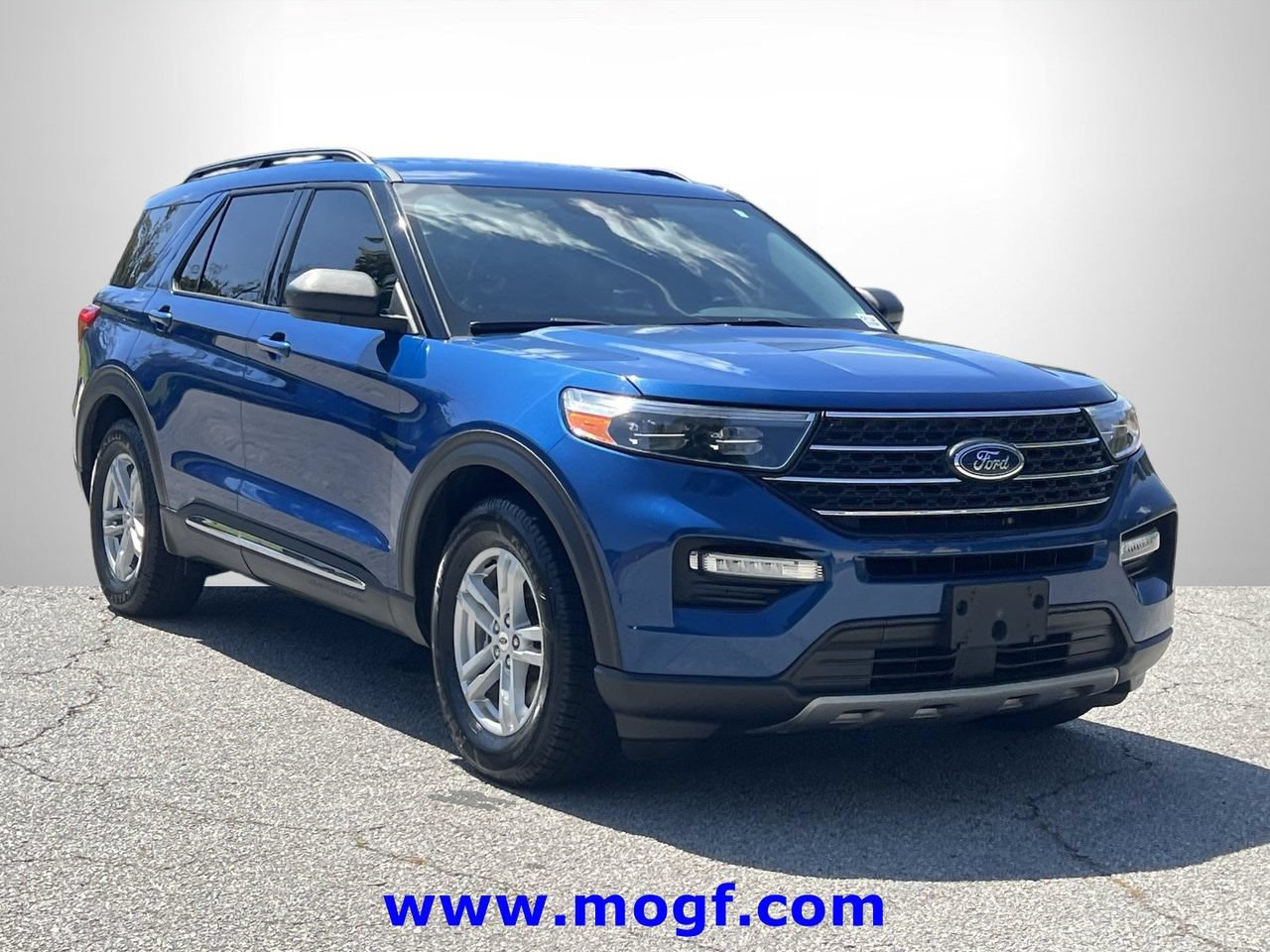 Certified 2023 Ford Explorer XLT w/ Equipment Group 202A RWD image 4