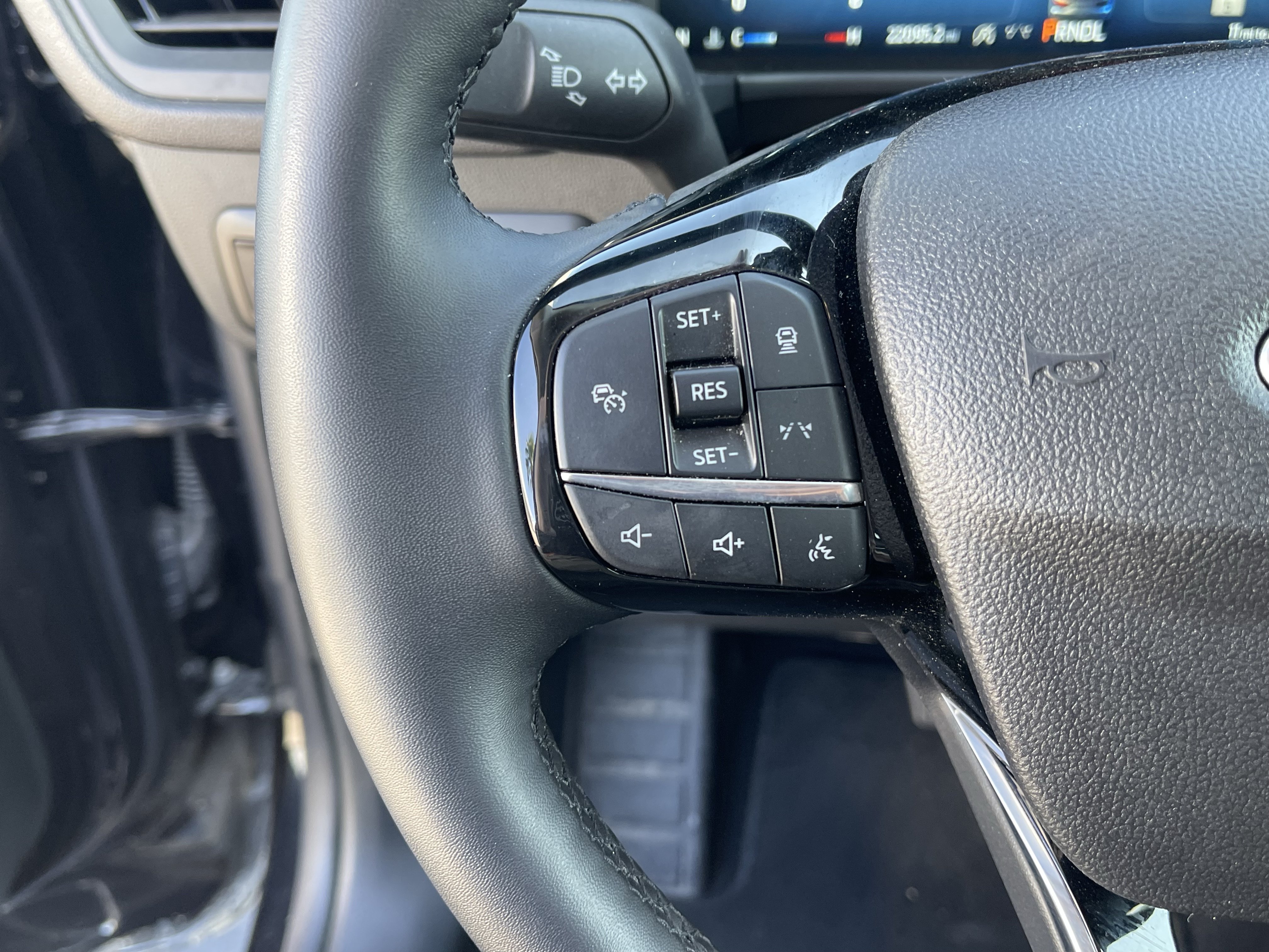 Certified 2025 Ford Escape Platinum AWD/4WD image 15