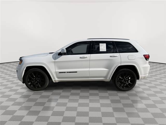 Used 2017 Jeep Grand Cherokee Altitude AWD/4WD image 6