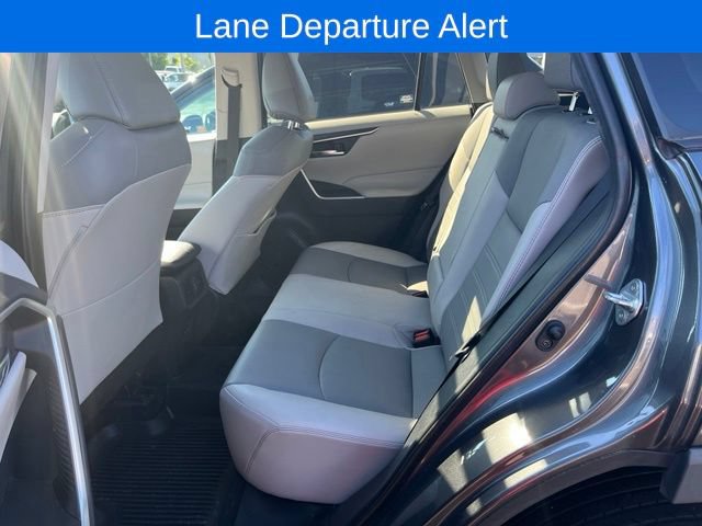 Used 2019 Toyota RAV4 XLE Premium w/ Cold Weather Package AWD/4WD image 9
