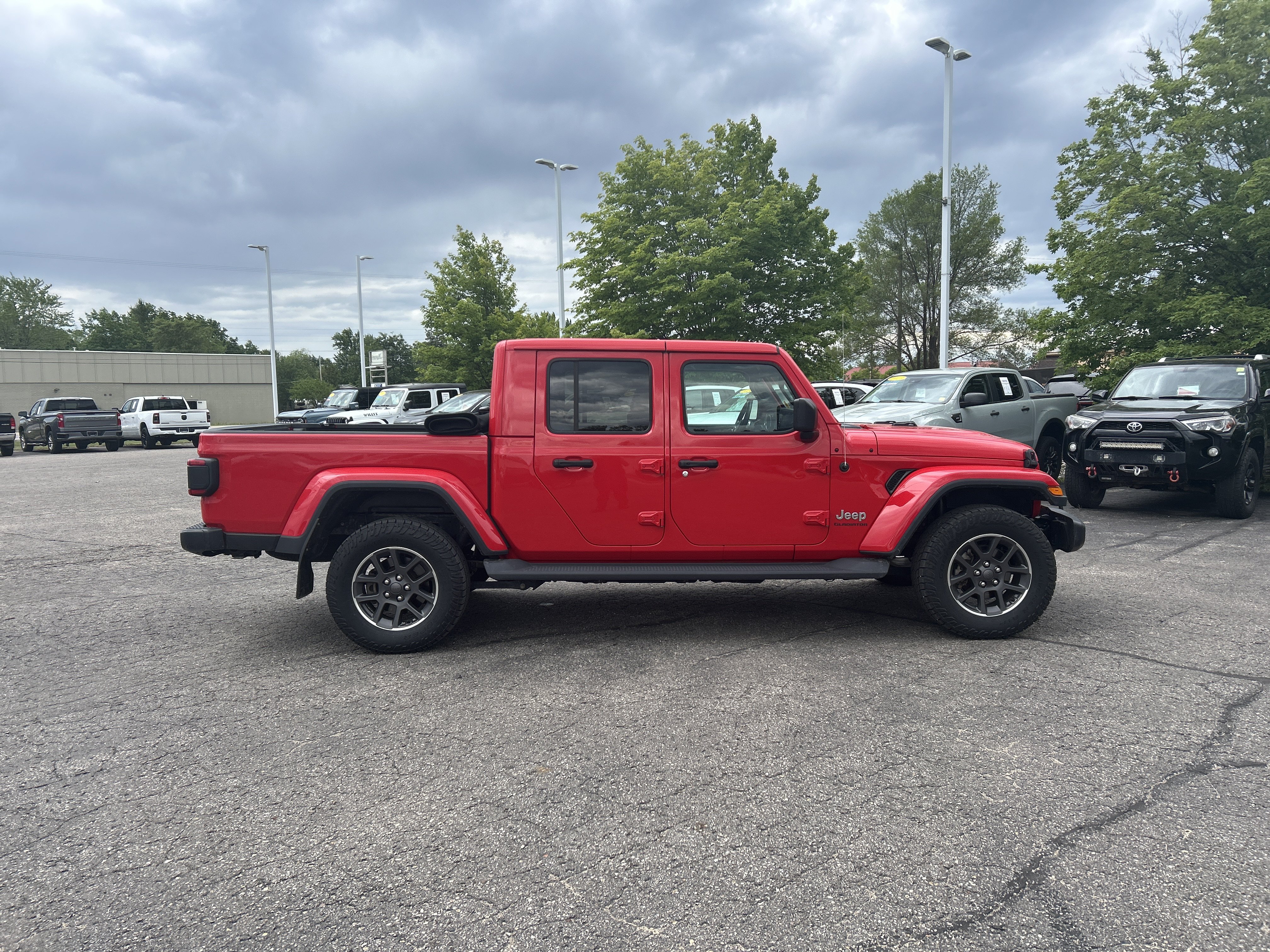 Used 2020 Jeep Gladiator Overland AWD/4WD image 3