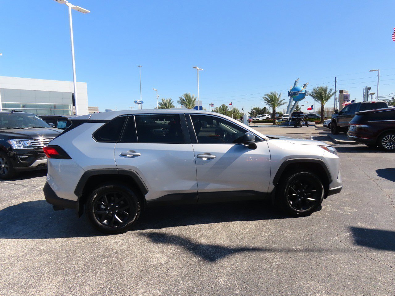 Used 2024 Toyota RAV4 LE image 6