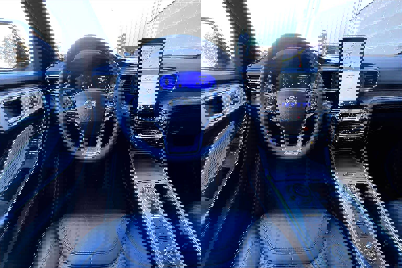 Certified 2022 Ford Explorer Platinum w/ Equipment Group 601A image 9