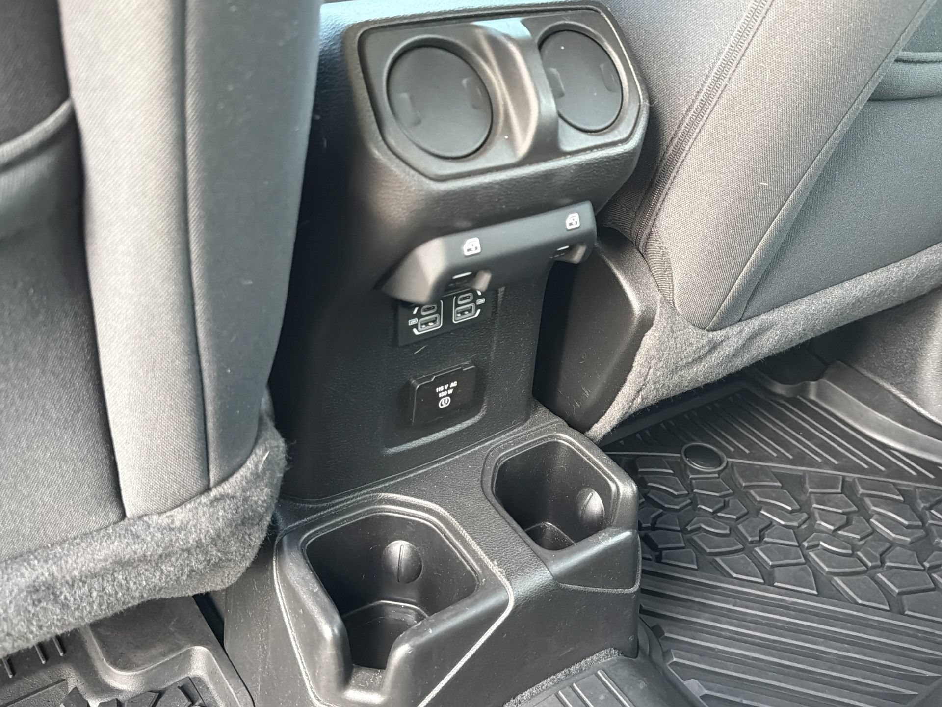 Used 2022 Jeep Wrangler Unlimited Sahara AWD/4WD image 19