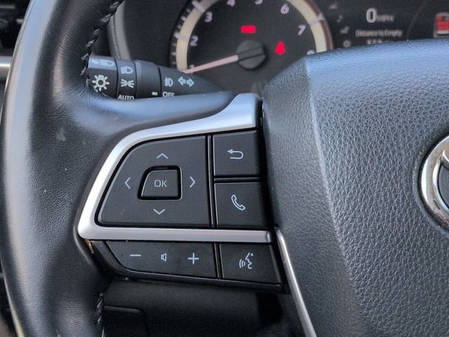 Used 2023 Toyota Highlander LE FWD image 23