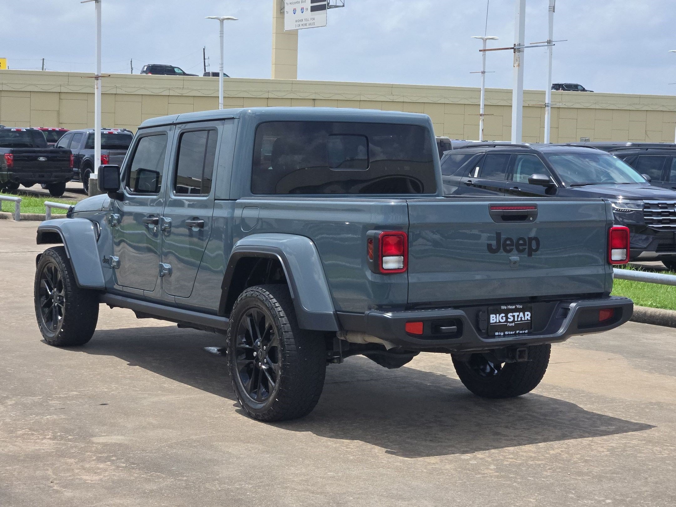Used 2024 Jeep Gladiator Sport AWD/4WD image 7