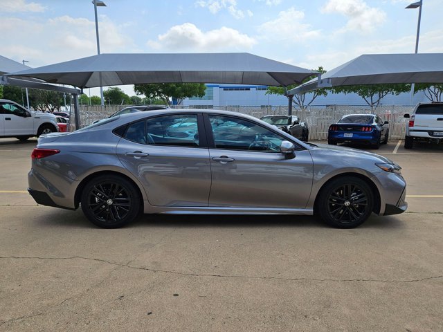 Used 2025 Toyota Camry SE image 4