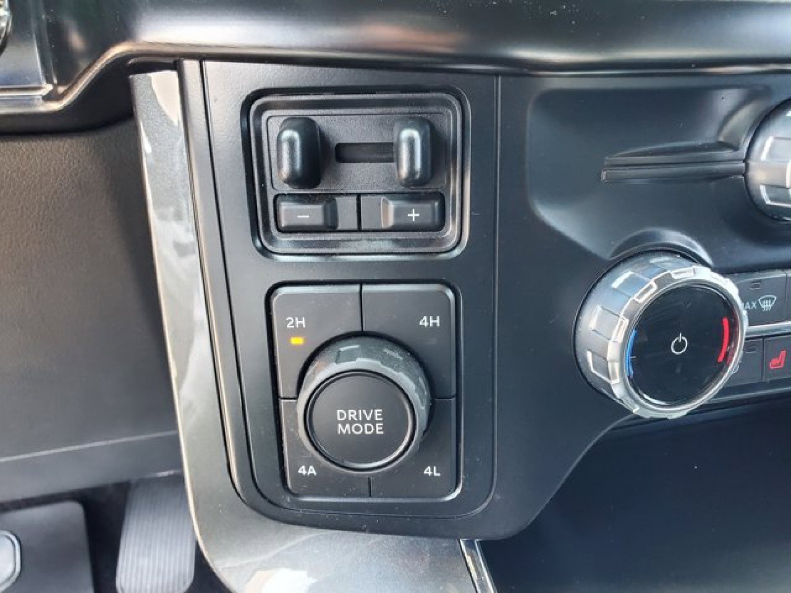 Certified 2022 Ford F150 Lariat w/ Equipment Group 502A High image 25