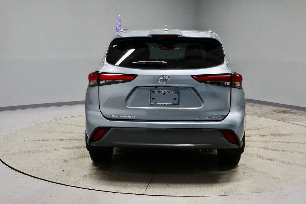 Used 2022 Toyota Highlander Limited image 4
