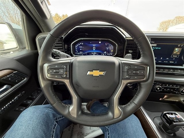 Used 2023 Chevrolet Silverado 1500 High Country w/ High Country Premium Package AWD/4WD image 18