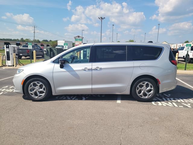 Used 2024 Chrysler Pacifica Limited FWD image 7