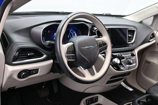 Used 2020 Chrysler Pacifica Limited FWD image 16
