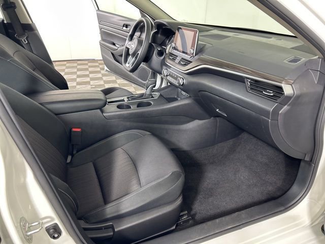 Used 2025 Nissan Altima 2.5 SV FWD image 18