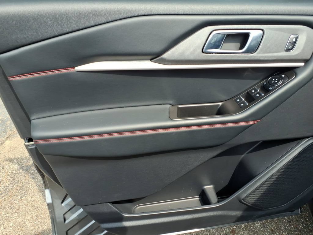 Certified 2025 Ford Explorer ST-Line AWD/4WD image 15