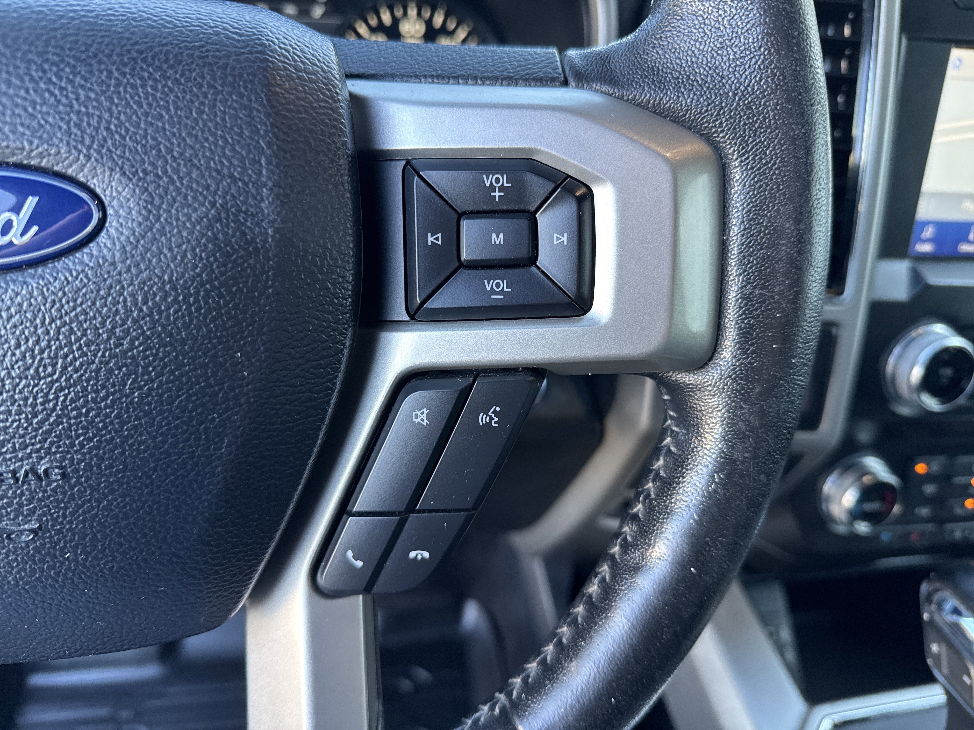 Certified 2020 Ford F150 Lariat w/ Equipment Group 502A Luxury image 44