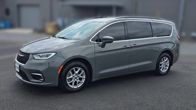 Used 2022 Chrysler Pacifica Touring-L FWD image 5
