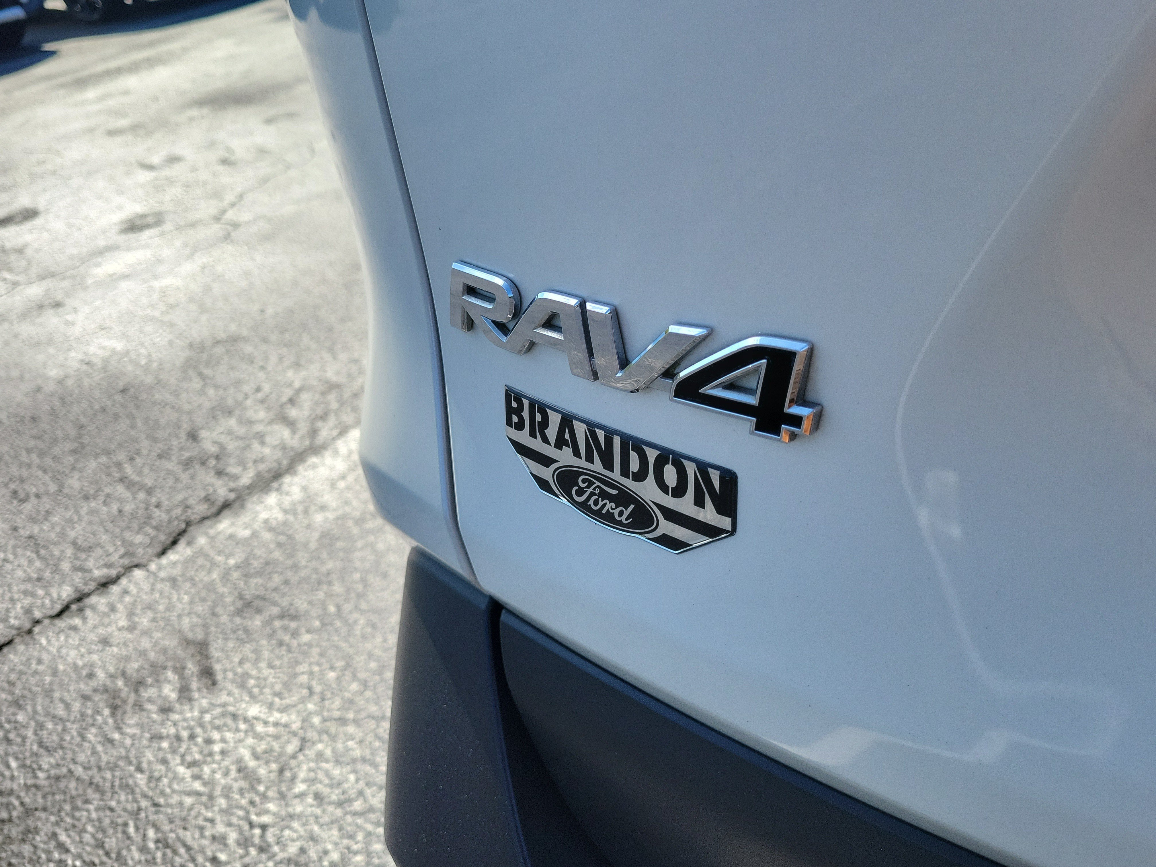 Used 2019 Toyota RAV4 Limited w/ Advanced Technology Package FWD image 9