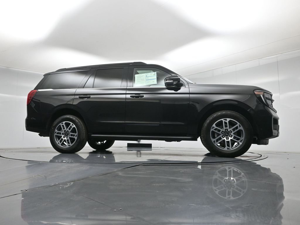 Certified 2025 Ford Expedition Active AWD/4WD image 3