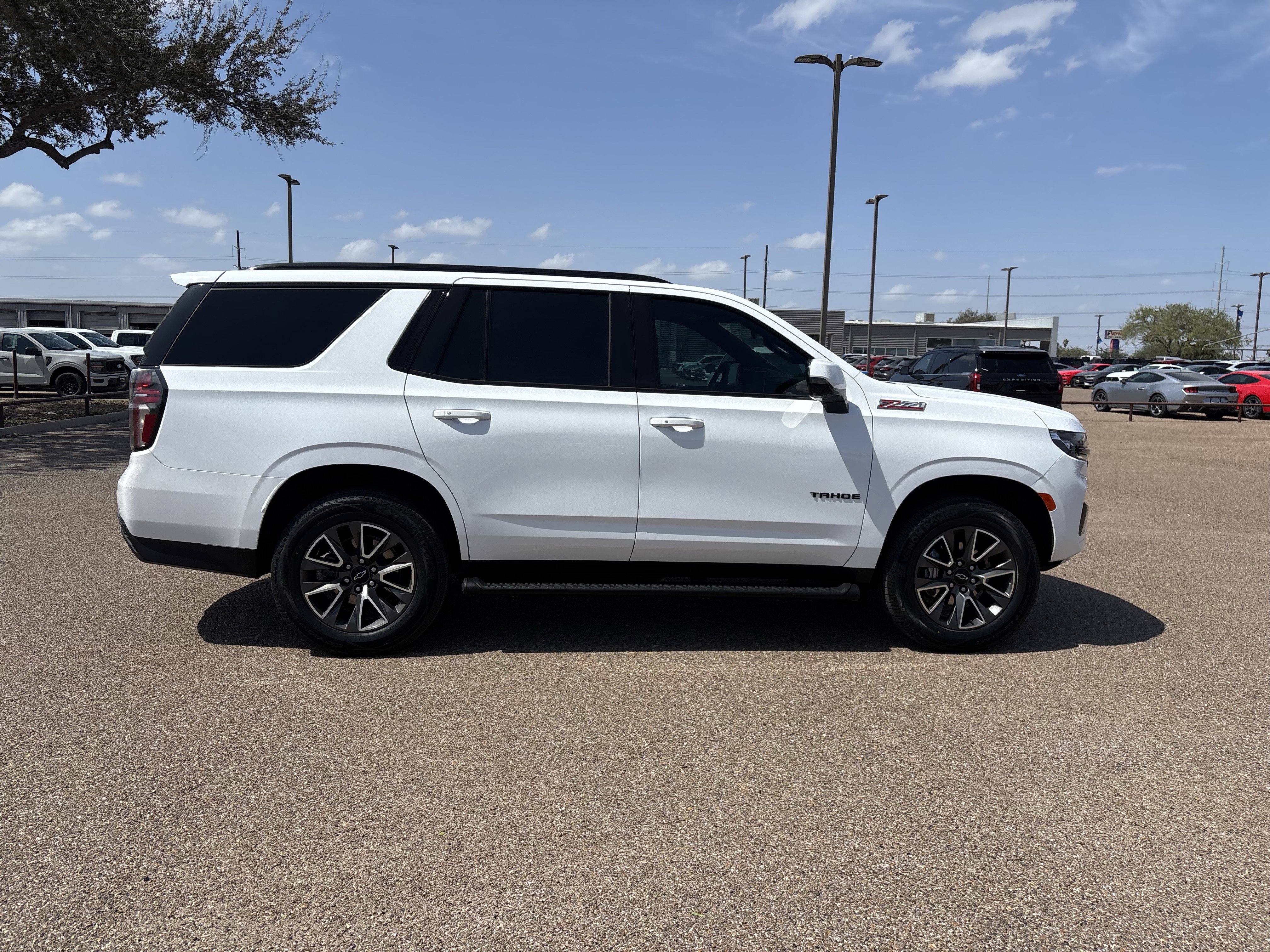 Used 2024 Chevrolet Tahoe Z71 w/ Luxury Package image 5
