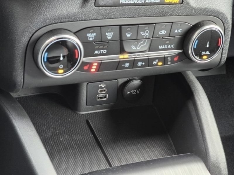 Certified 2025 Ford Escape ST-Line w/ Cold Weather Package FWD image 17