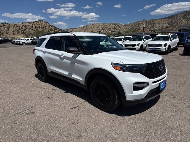 Certified 2021 Ford Explorer XLT w/ Equipment Group 202A AWD/4WD image 3
