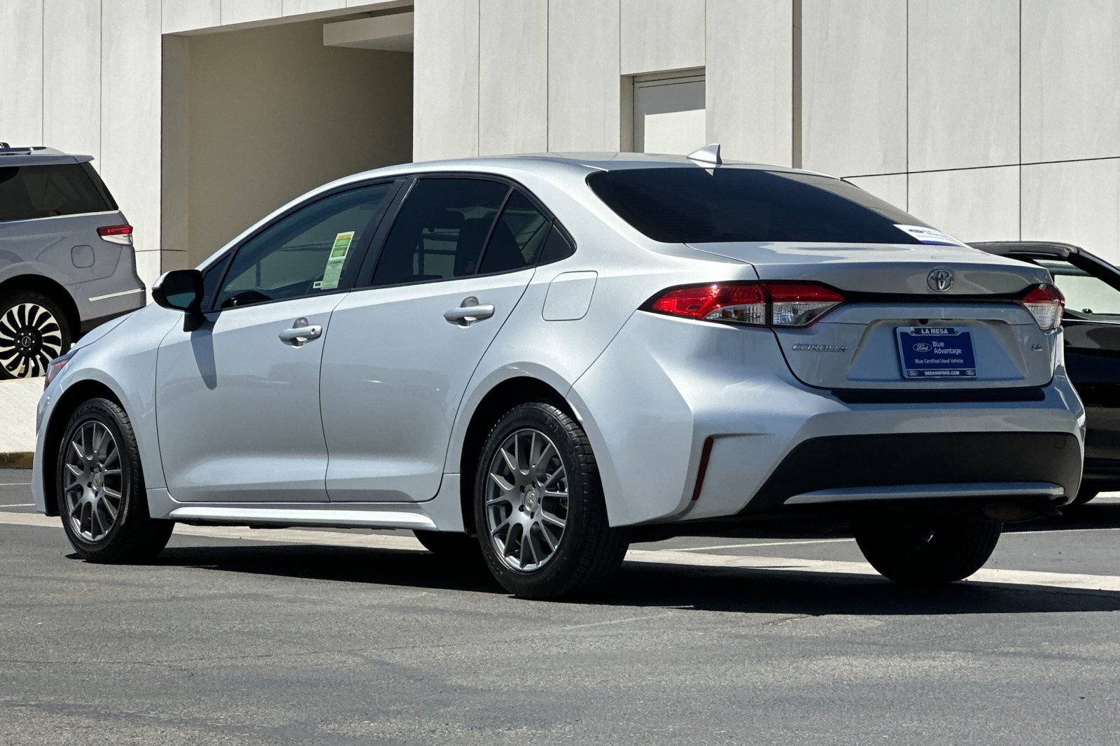 Used 2022 Toyota Corolla LE w/ LE Convenience Package FWD image 5