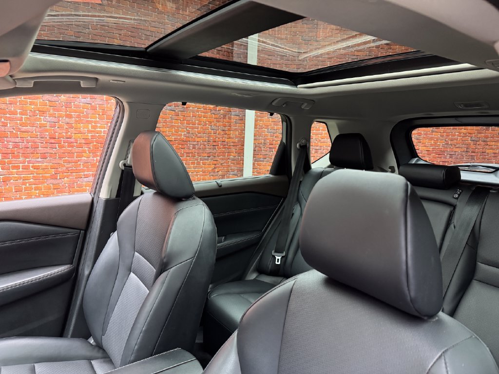 Used 2023 Nissan Rogue SV w/ SV Premium B Package AWD/4WD image 3