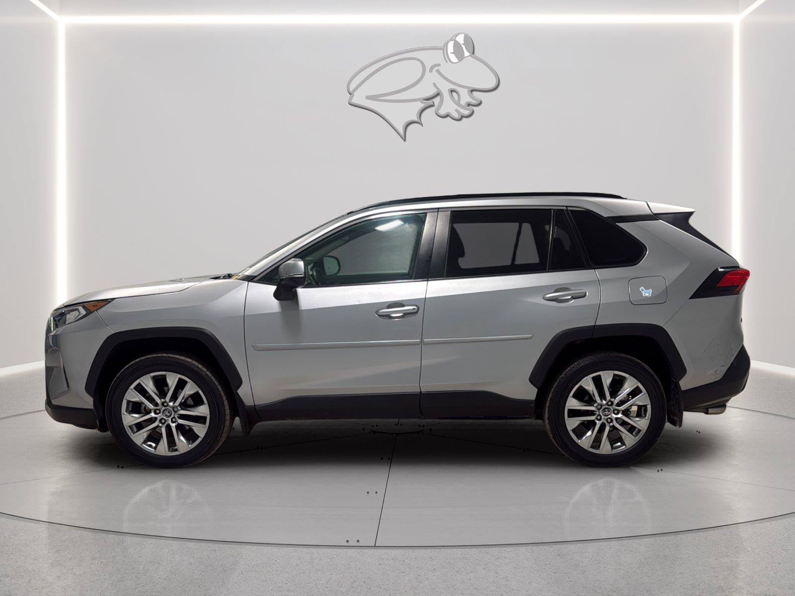 Used 2020 Toyota RAV4 XLE Premium AWD/4WD image 2