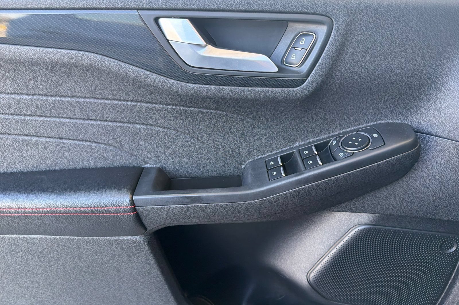 Certified 2025 Ford Escape ST-Line Select AWD/4WD image 11