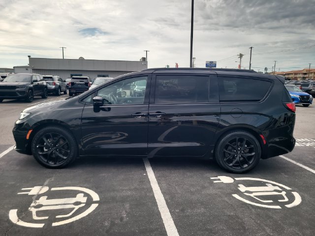 Used 2025 Chrysler Pacifica Limited FWD image 8