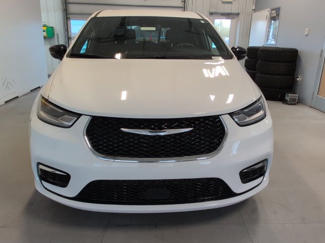 Used 2025 Chrysler Pacifica Select FWD image 8
