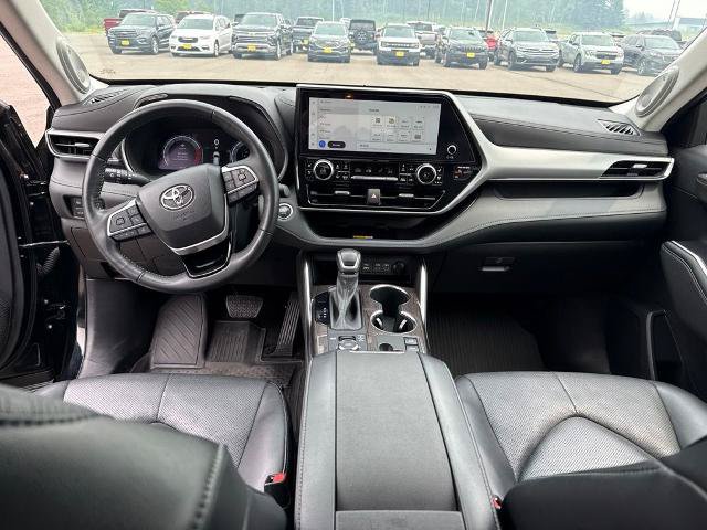 Used 2023 Toyota Highlander Platinum AWD/4WD image 14