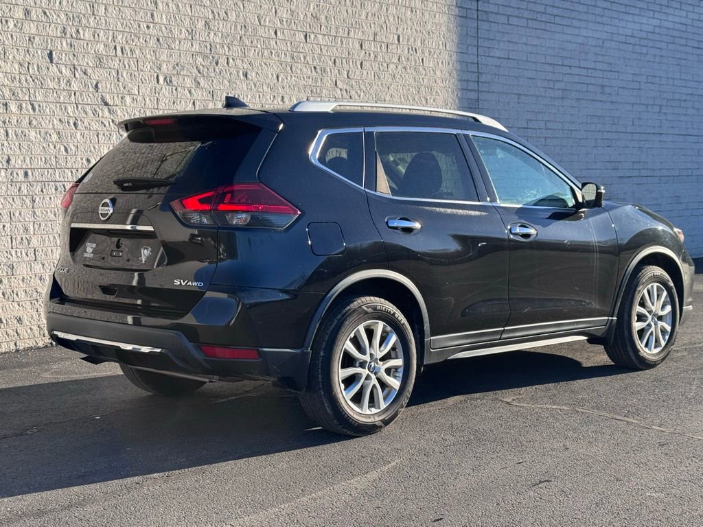 Used 2018 Nissan Rogue SV w/ Premium Package image 3