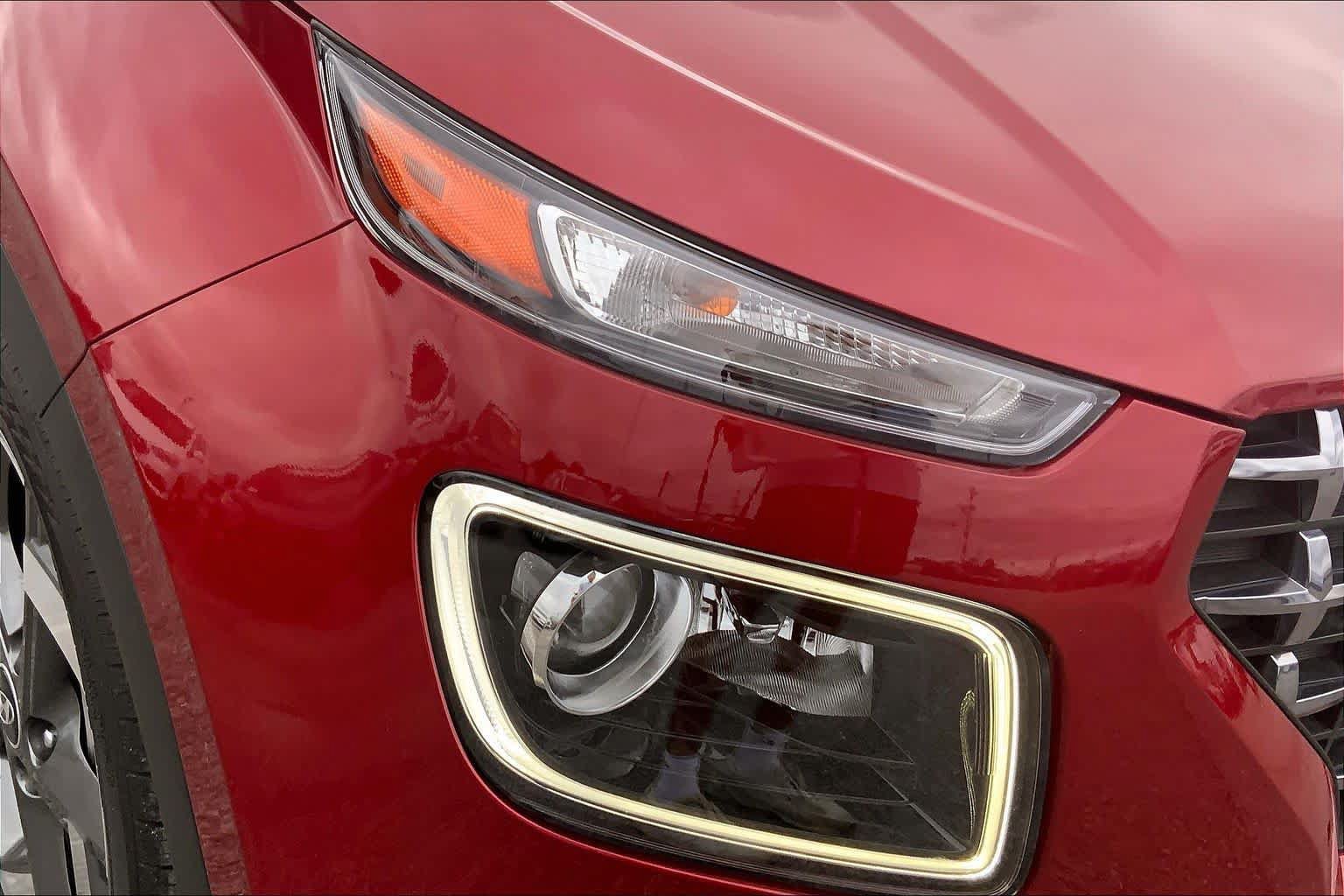 Used 2024 Hyundai Venue Limited FWD image 27