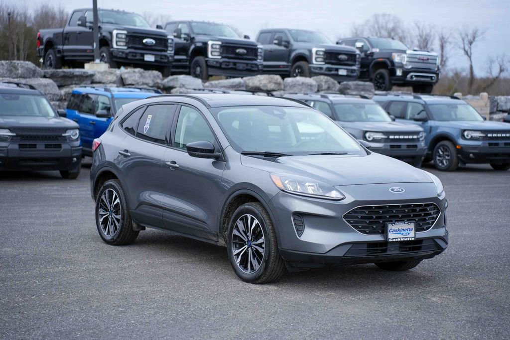 Certified 2022 Ford Escape SE w/ SE Sport Appearance Package image 7