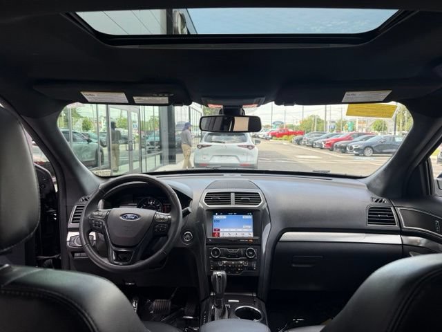 Certified 2018 Ford Explorer XLT w/ Equipment Group 202A AWD/4WD image 16