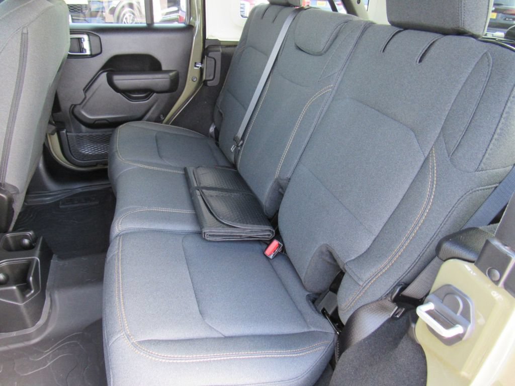 Used 2025 Jeep Wrangler Unlimited Sport AWD/4WD image 16
